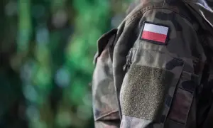 Jak wyliczyć wynagrodzenie pracownika w zawodowej służbie wojskowej?