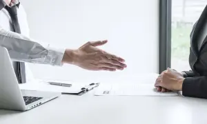 Kiedy pracodawca może dopuścić nowo zatrudnionego pracownika do pracy?