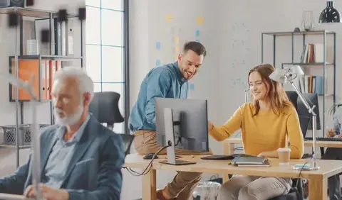 Ile zarabia się w marketingu? Odkryj różnice w wynagrodzeniach