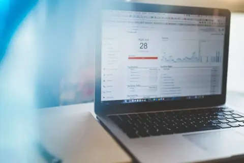 Marketing co to? Zrozumienie kluczowych elementów i znaczenia w biznesie