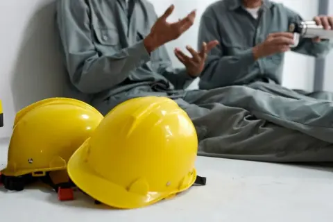 Gdzie zgłosić zatrudnienie na czarno? Sprawdź, jak to zrobić bezpiecznie