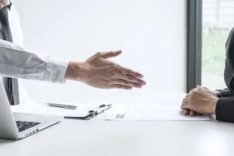 Kiedy pracodawca może dopuścić nowo zatrudnionego pracownika do pracy?