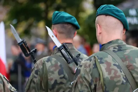 Co robi żołnierz zawodowy? Odkryj tajniki jego obowiązków i ról