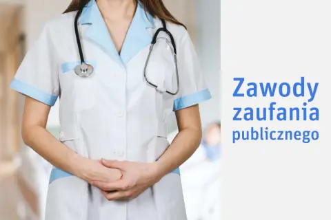 Osoba w białym fartuchu z niebieskimi wykończeniami, ze stetoskopem na szyi, symbolizuje zawód zaufania publicznego.
