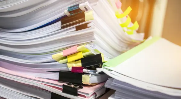 Jak sprawdzić historię zatrudnienia i uniknąć problemów z dokumentami