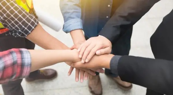 Czym zajmują się związki zawodowe i jak chronią prawa pracowników
