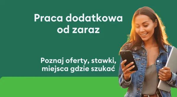 Uśmiechnięta młoda kobieta z telefonem i laptopem szuka dodatkowej pracy zdalnej. Poznaj oferty, stawki i miejsca.