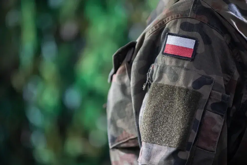 Jak wyliczyć wynagrodzenie pracownika w zawodowej służbie wojskowej?