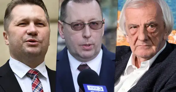 Trzech mężczyzn, w tym rektor, w garniturach. Jeden z nich mówi do mikrofonu TVP3.